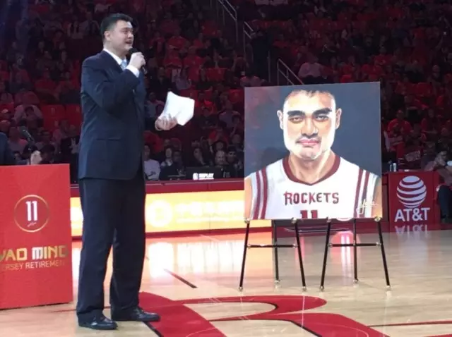  姚明入选名人堂引国内热议潮  