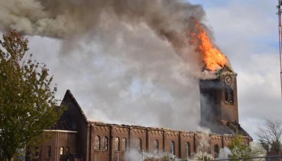  国际米兰青训基地起火，百年历史建筑严重损毁  