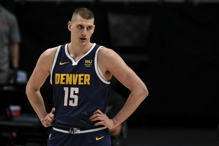  佛罗伦萨定位球防守严密米伦科维奇定海神针