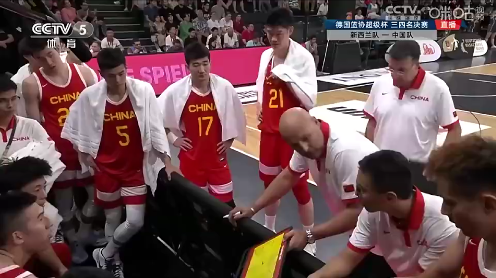  科雷兹后卫失误送礼，法甲争冠格局再生变数